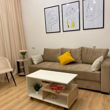Beautiful Apartment With 3 Balconies In The Center Of Yerevan Exterior photo