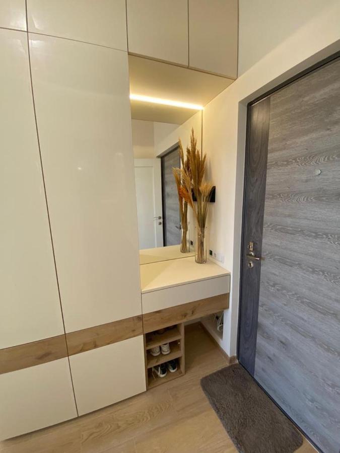 Beautiful Apartment With 3 Balconies In The Center Of Yerevan Exterior photo