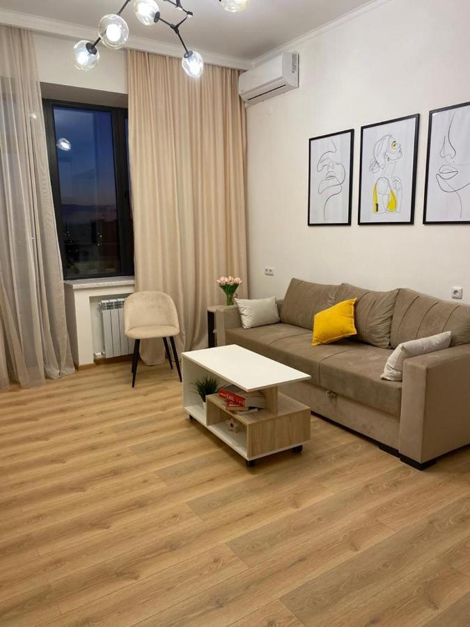 Beautiful Apartment With 3 Balconies In The Center Of Yerevan Exterior photo