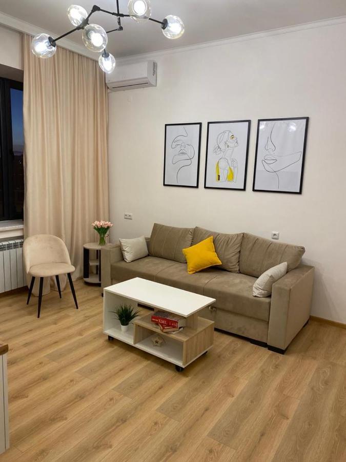Beautiful Apartment With 3 Balconies In The Center Of Yerevan Exterior photo